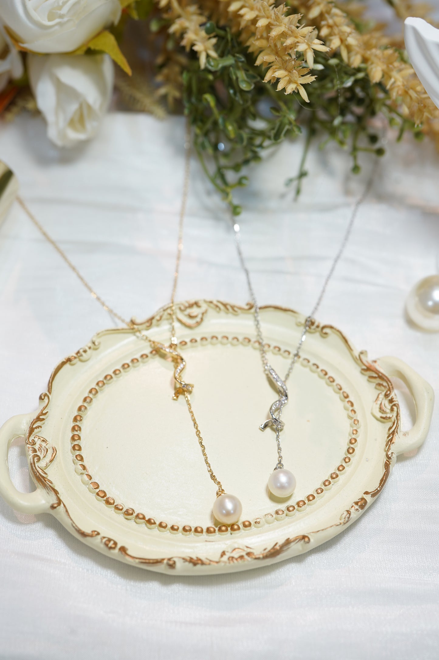 'Sinead' Y-shaped Round Freshwater Necklace