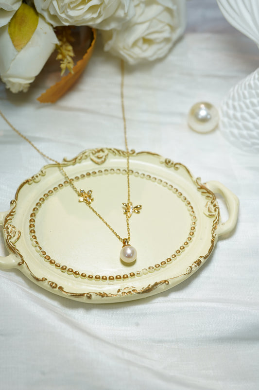 Lucky Clover & Dragonfly Round Freshwater Necklace