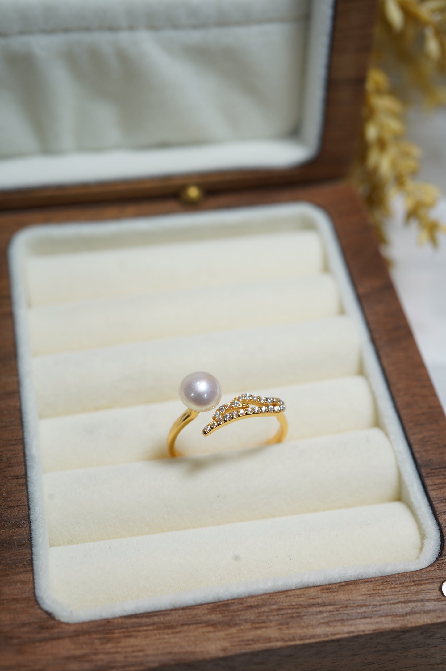 ‘Wings' Bun Freshwater Pearl Ring