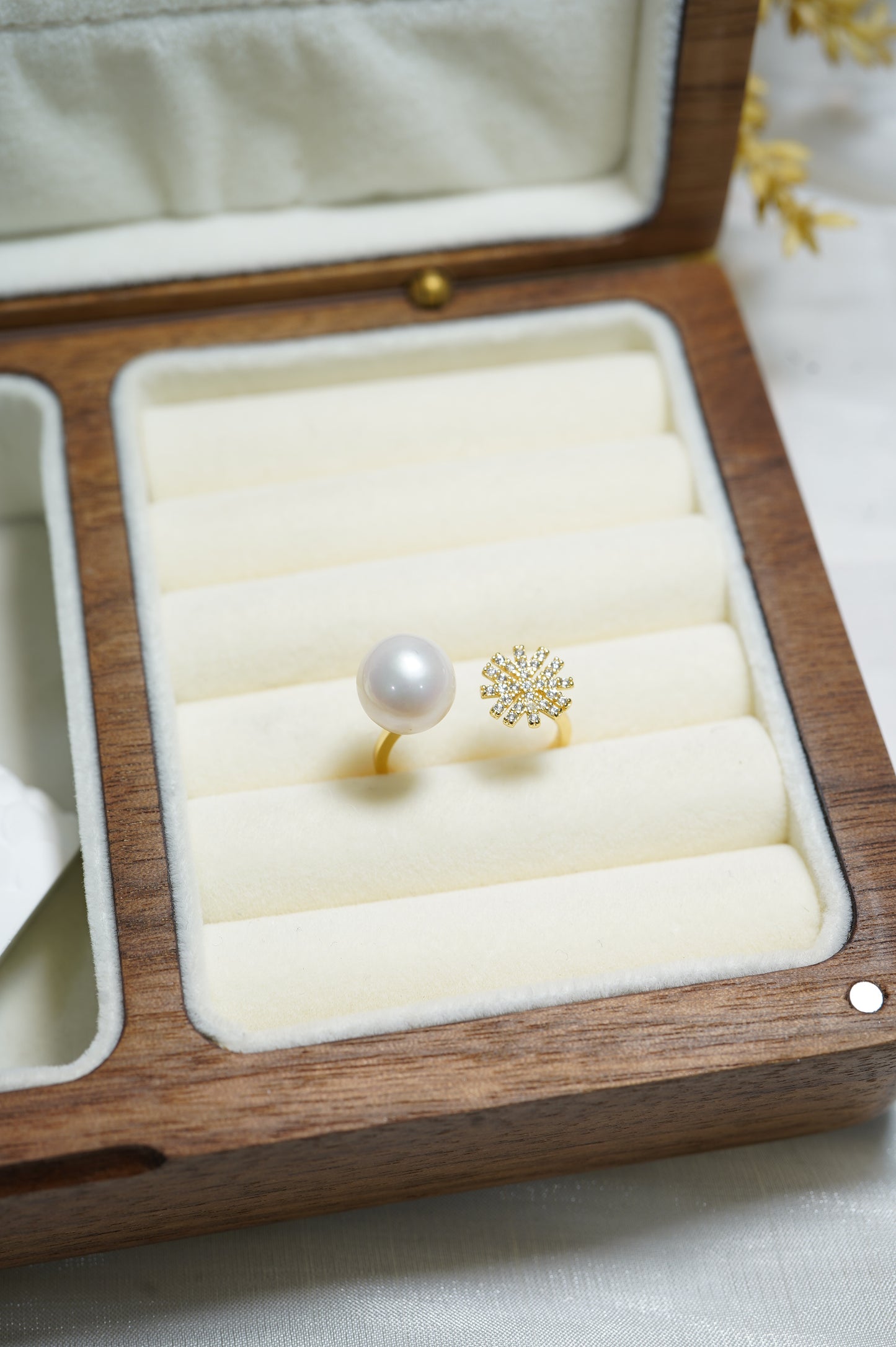 ‘Snowflake' Round Freshwater Pearl Ring