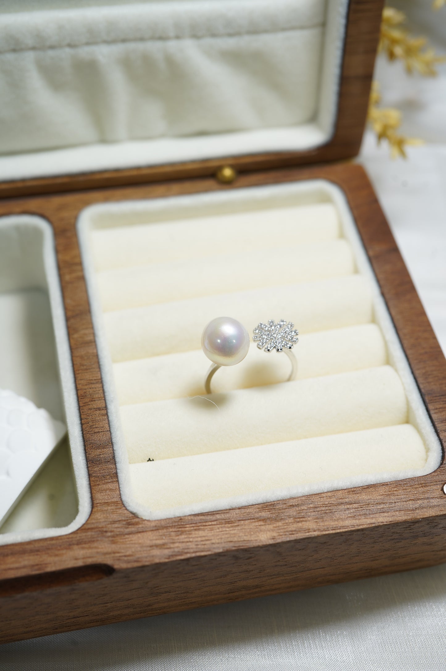 ‘Snowflake' Round Freshwater Pearl Ring