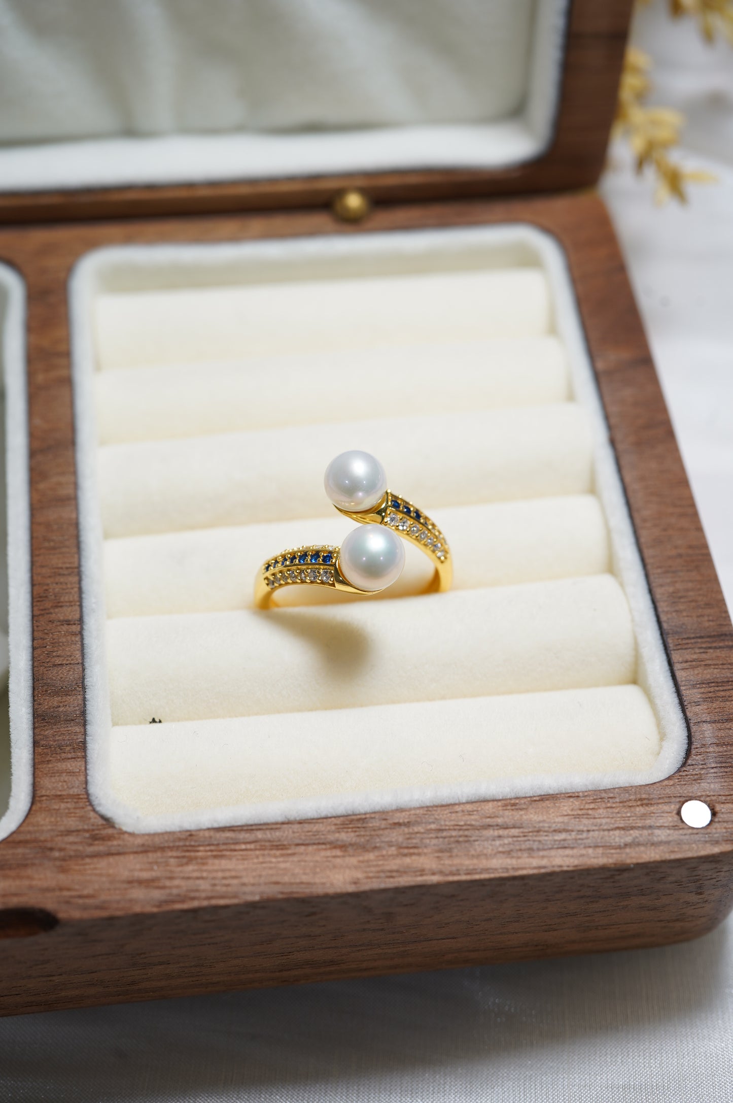 ‘Snake' Round Freshwater Pearl Ring