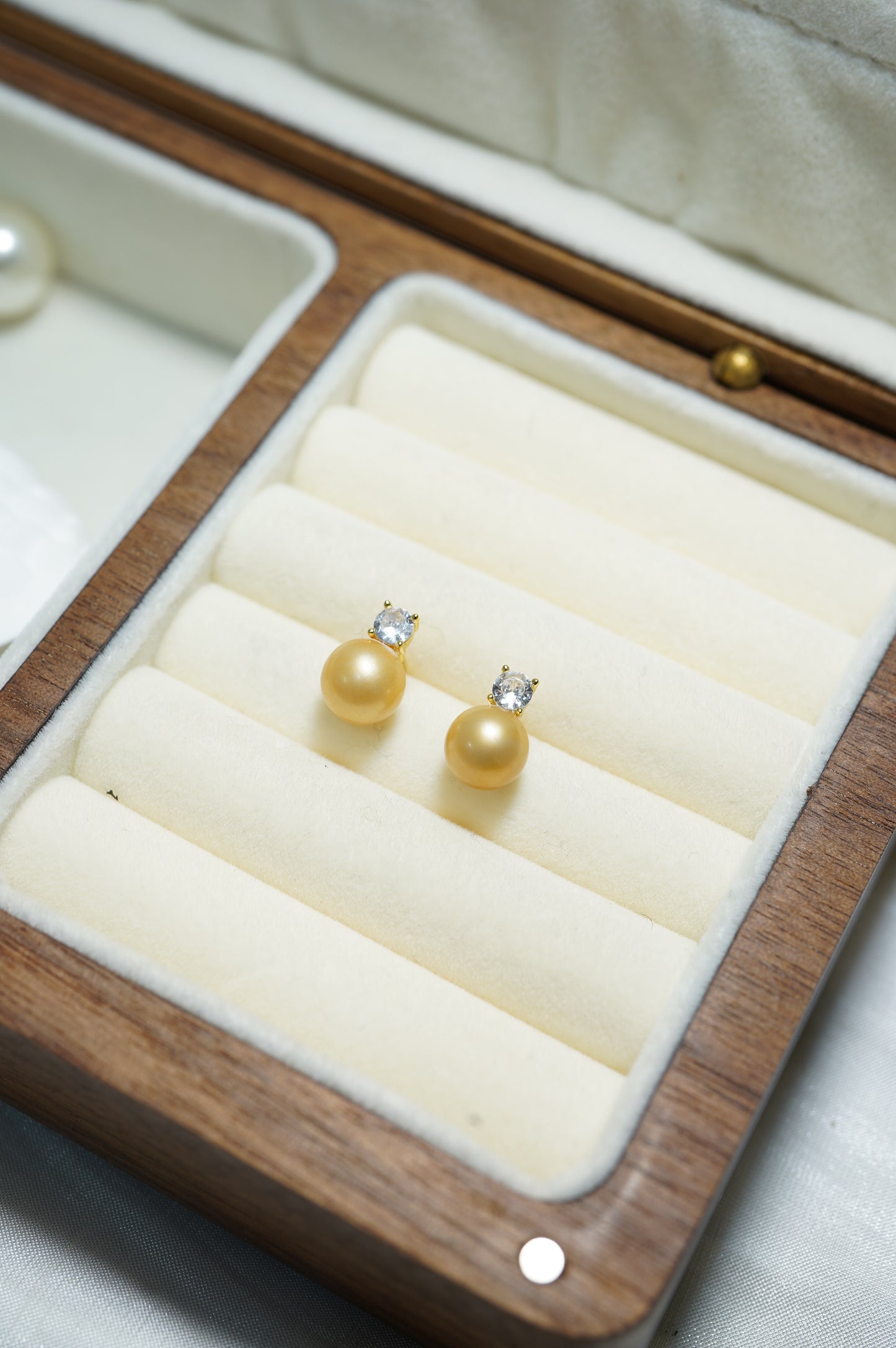'Diana Gold' Freshwater Pearl Earrings