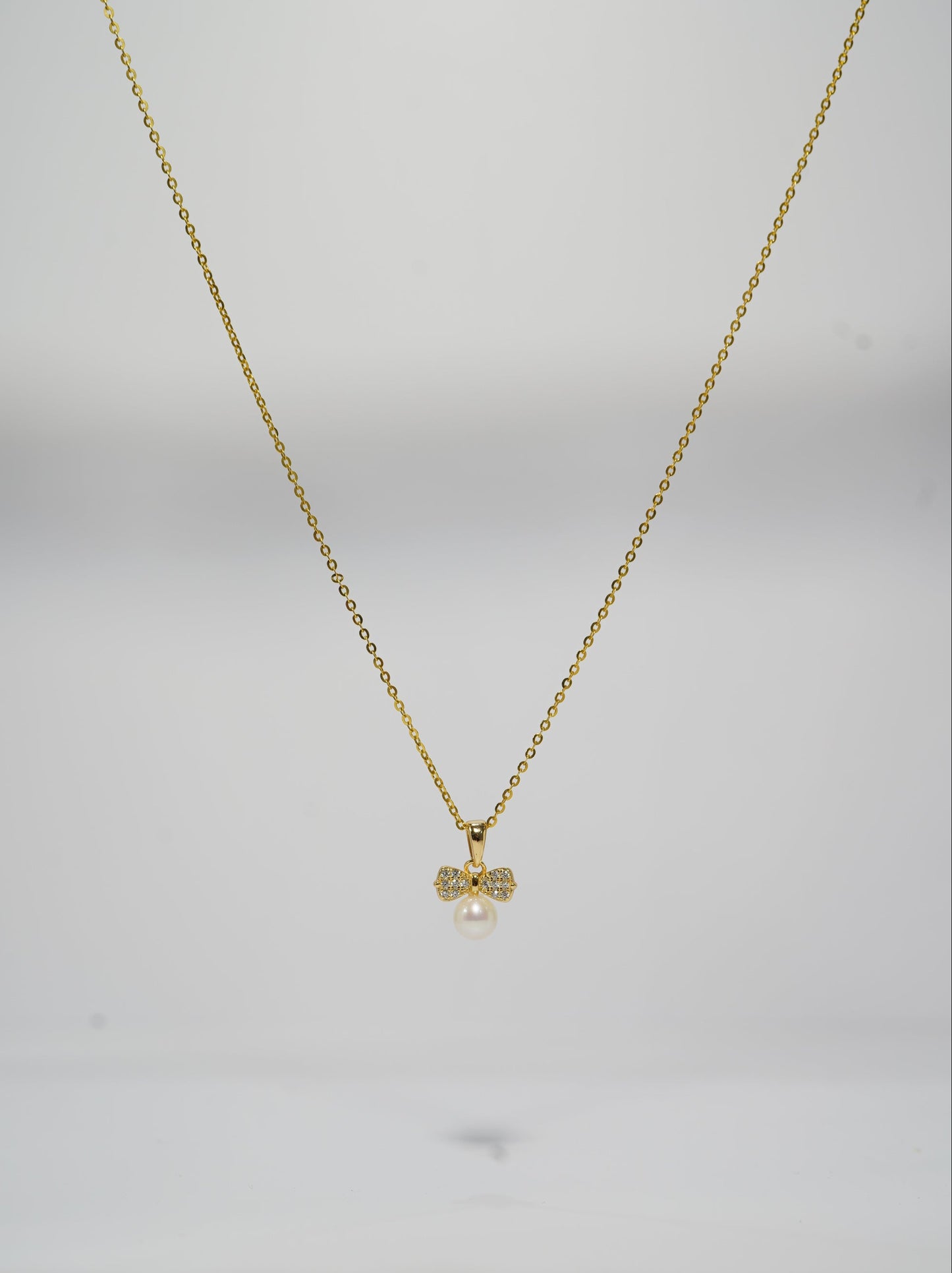 Small Bow-tie Freshwater Pearl Necklace