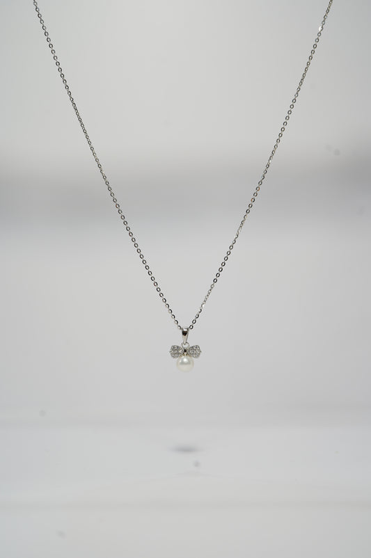 Small Bow-tie Freshwater Pearl Necklace