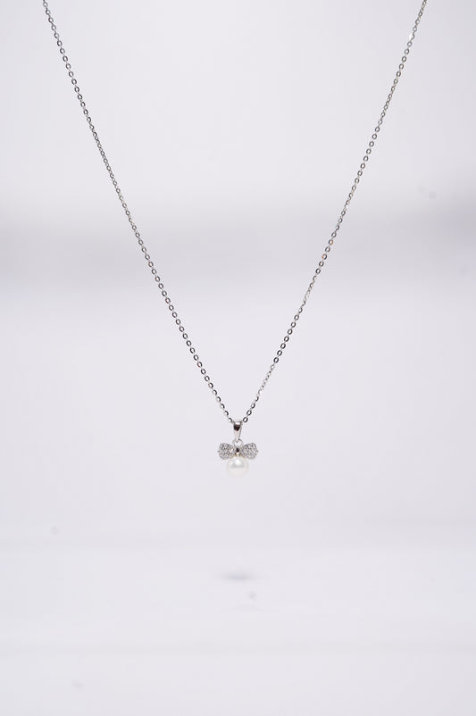 Small Bow-tie Freshwater Pearl Necklace