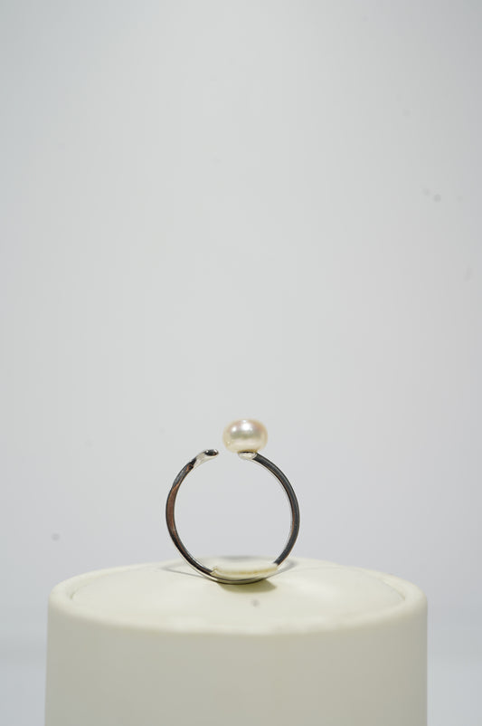 'Mermaid Tail' Bun Freshwater Pearl Ring