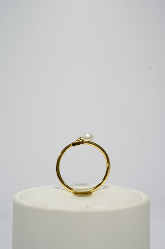 Arrow Tail Freshwater Pearl Ring