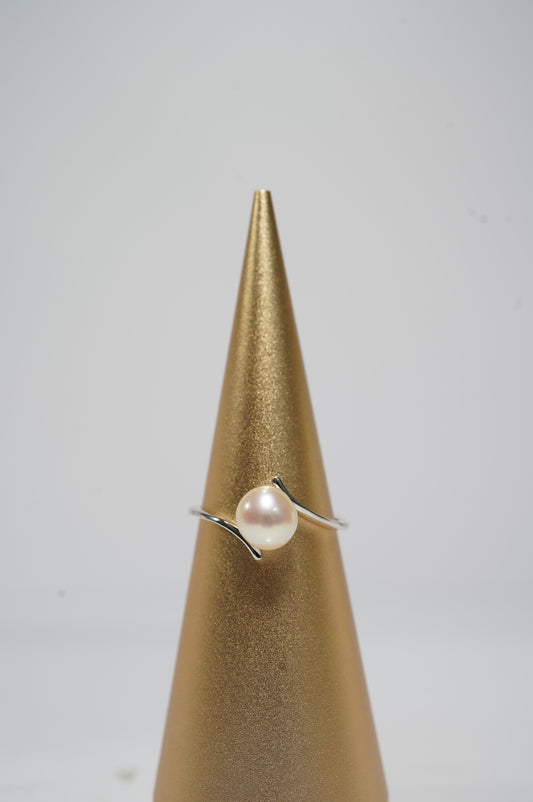 ‘Parallel' Bun Freshwater Pearl Ring
