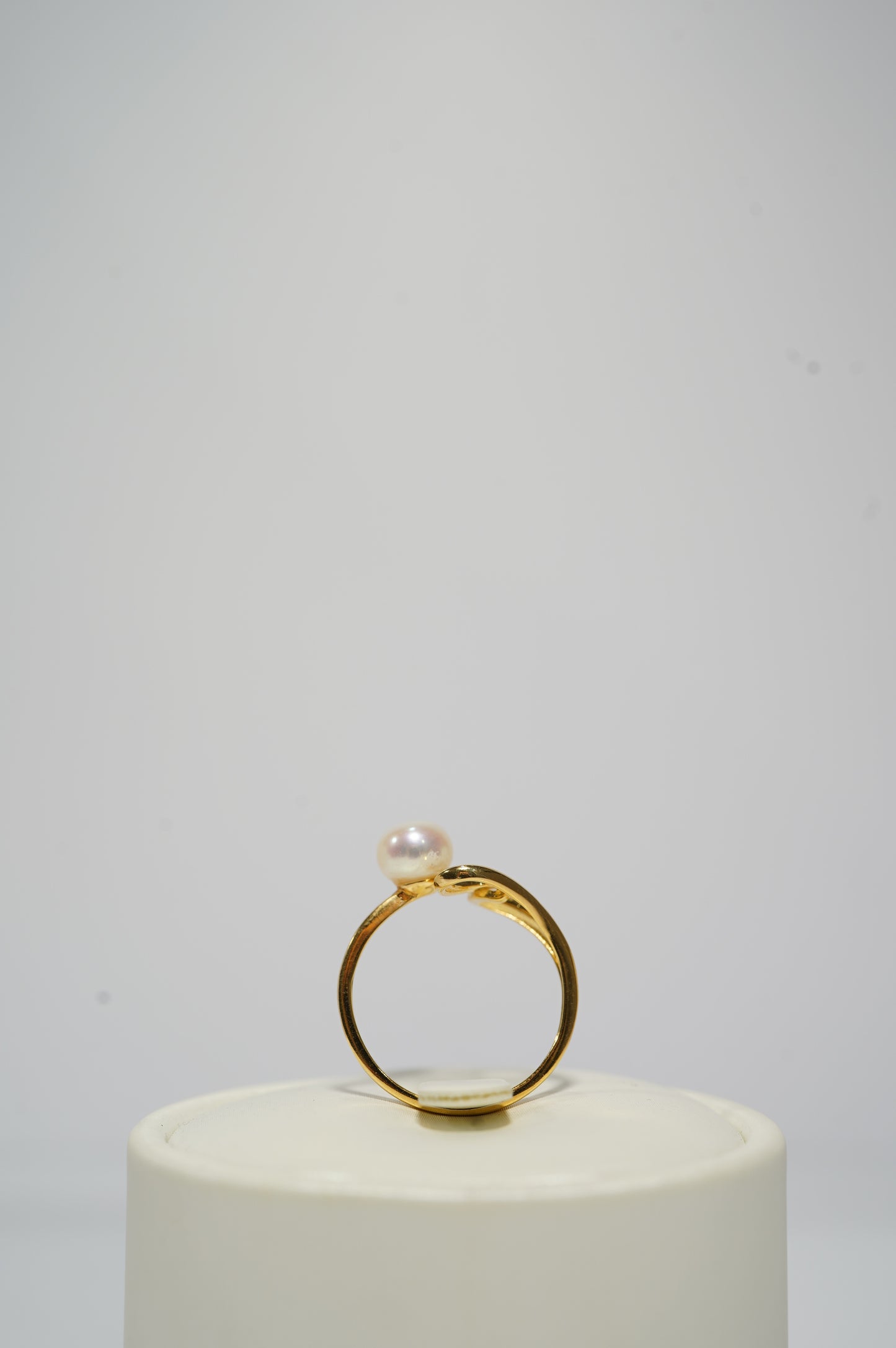 ‘Flying Hearts' Bun Freshwater Pearl Ring