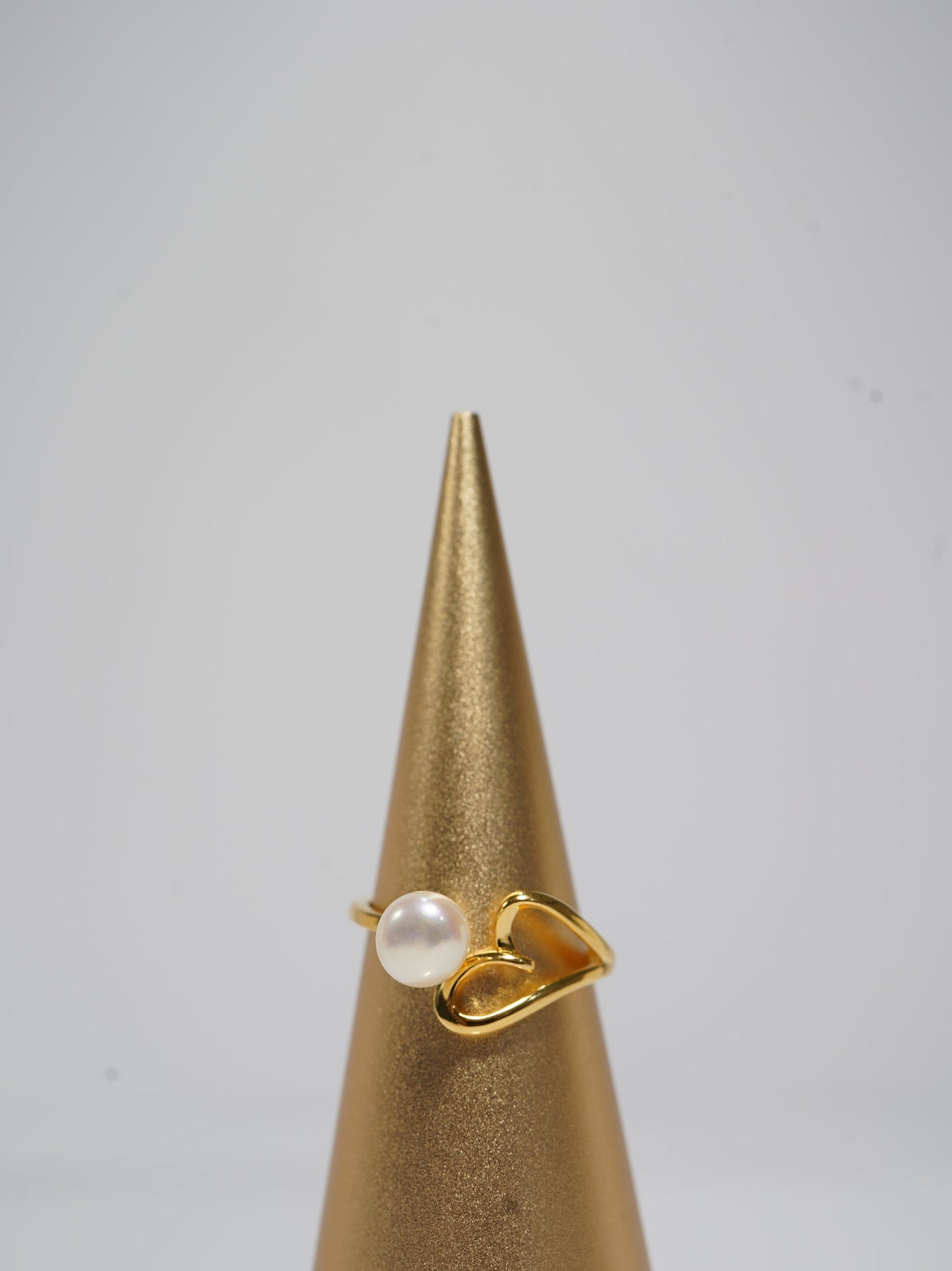 ‘Flying Hearts' Bun Freshwater Pearl Ring