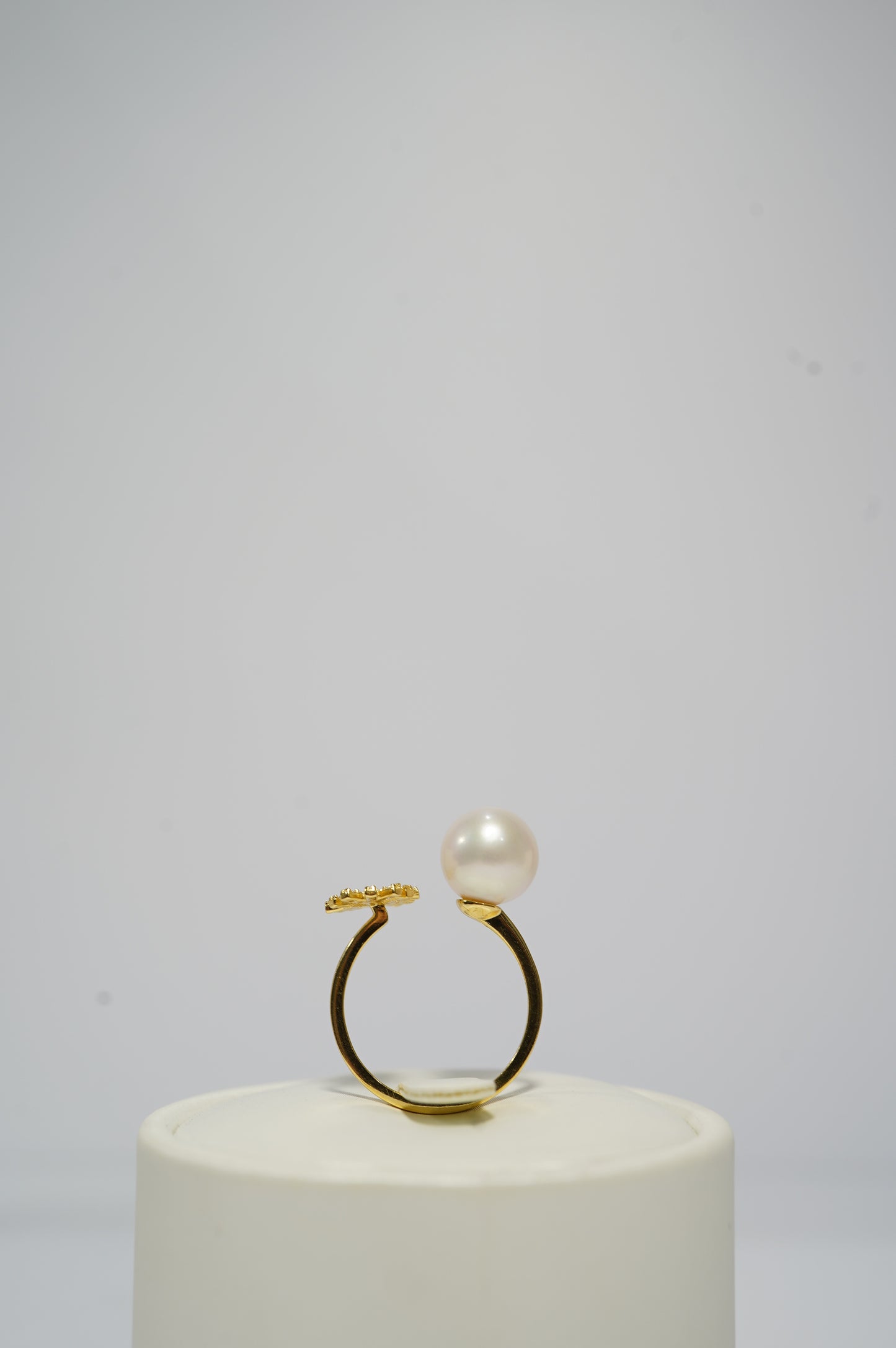 ‘Snowflake' Round Freshwater Pearl Ring