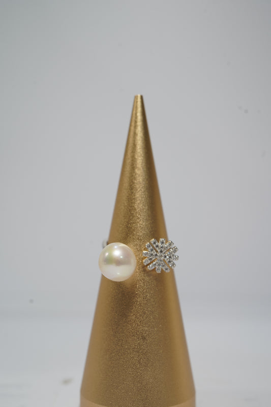 ‘Snowflake' Round Freshwater Pearl Ring