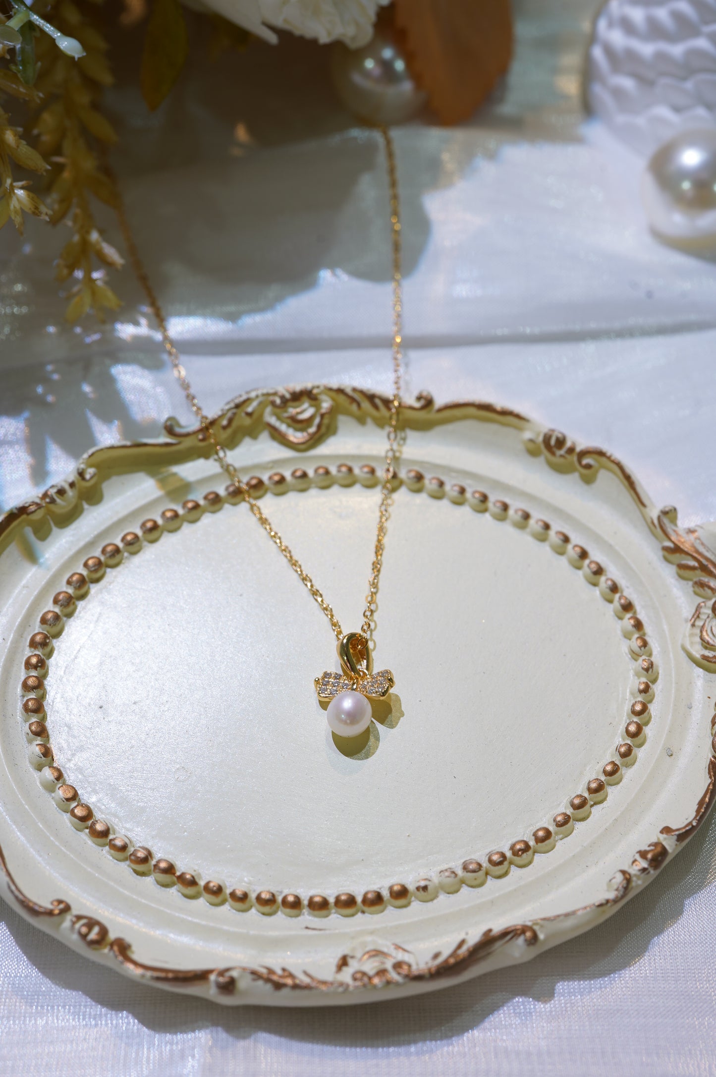 Small Bow-tie Freshwater Pearl Necklace