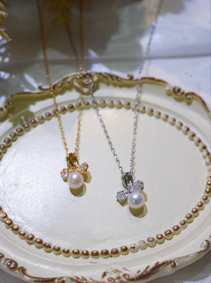 Small Bow-tie Freshwater Pearl Necklace