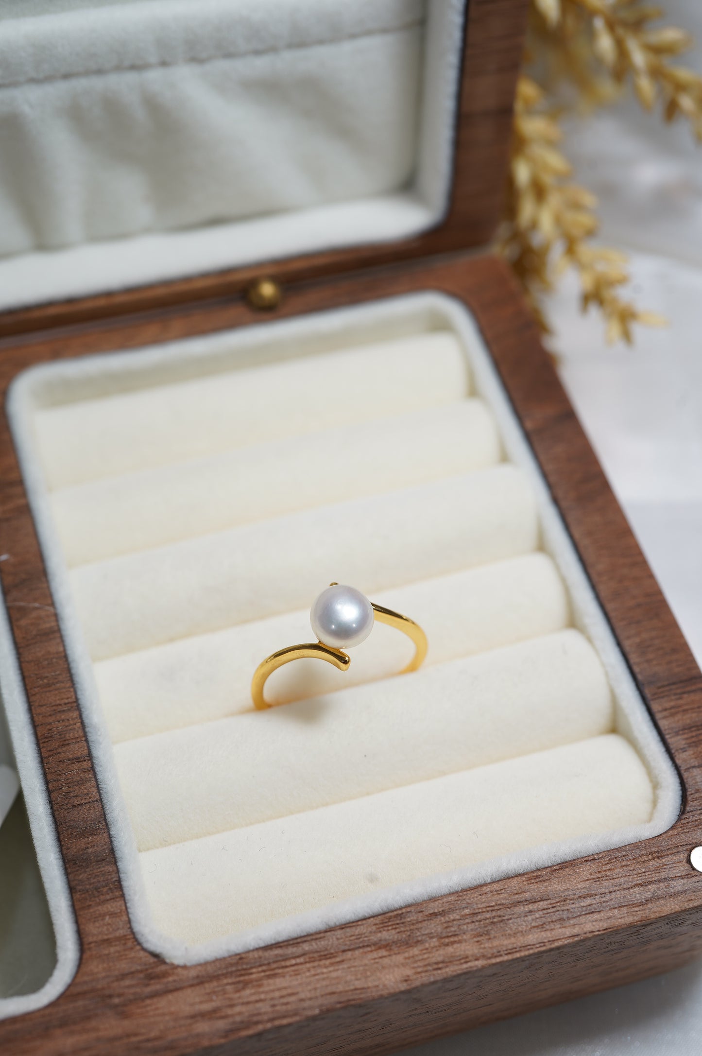 ‘Parallel' Bun Freshwater Pearl Ring