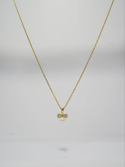 Small Bow-tie Freshwater Pearl Necklace