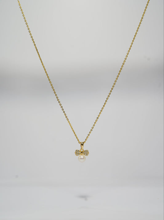 Small Bow-tie Freshwater Pearl Necklace