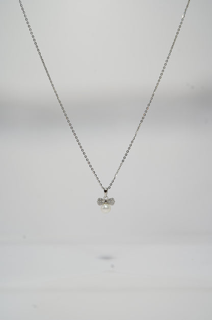 Small Bow-tie Freshwater Pearl Necklace