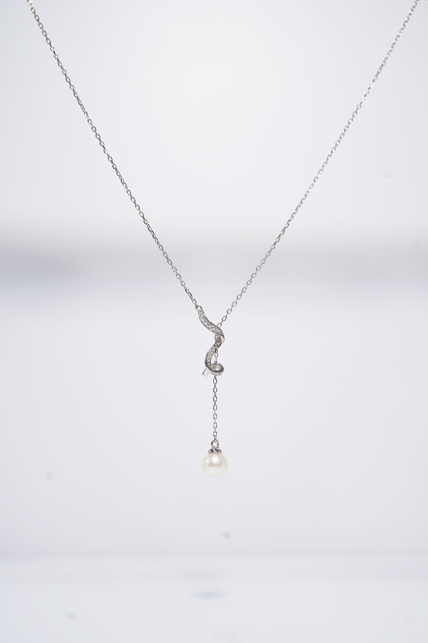 'Sinead' Y-shaped Round Freshwater Necklace