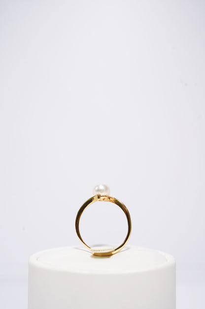 ‘Parallel' Bun Freshwater Pearl Ring