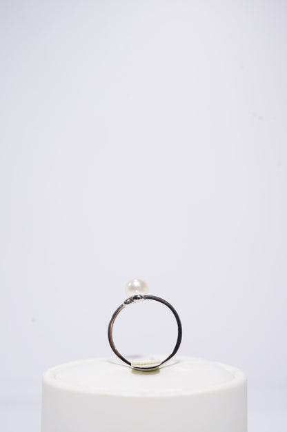 ‘Heart Point' Bun Freshwater Pearl Ring