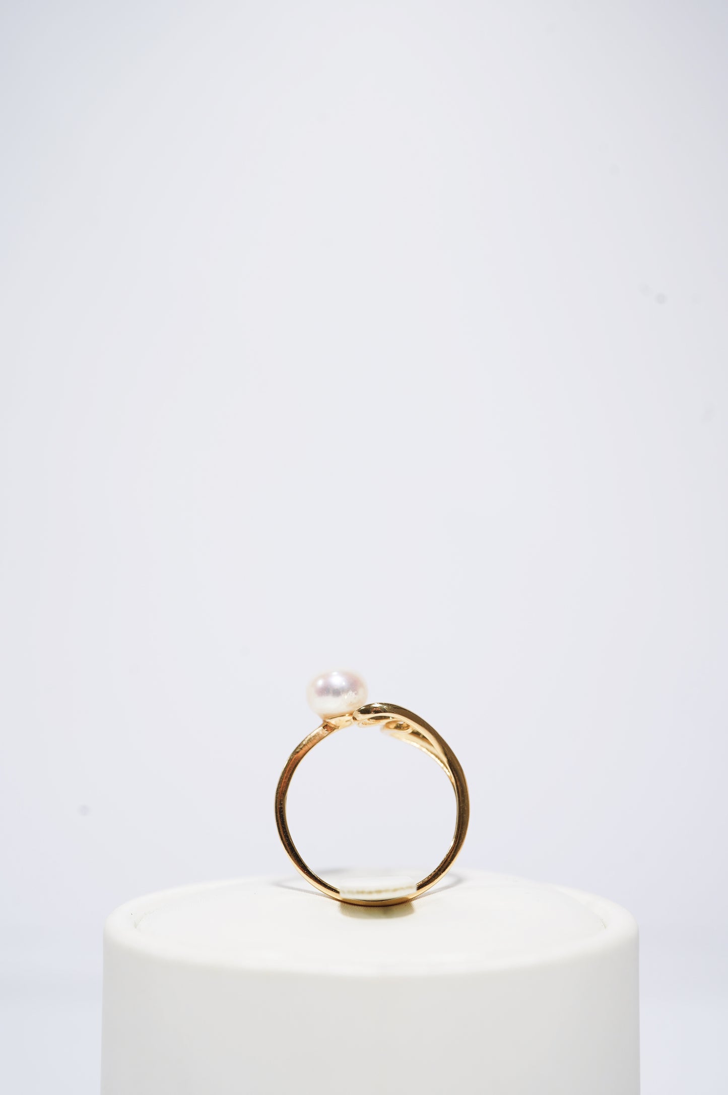 ‘Flying Hearts' Bun Freshwater Pearl Ring