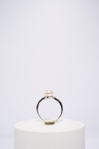 ‘Parallel' Bun Freshwater Pearl Ring