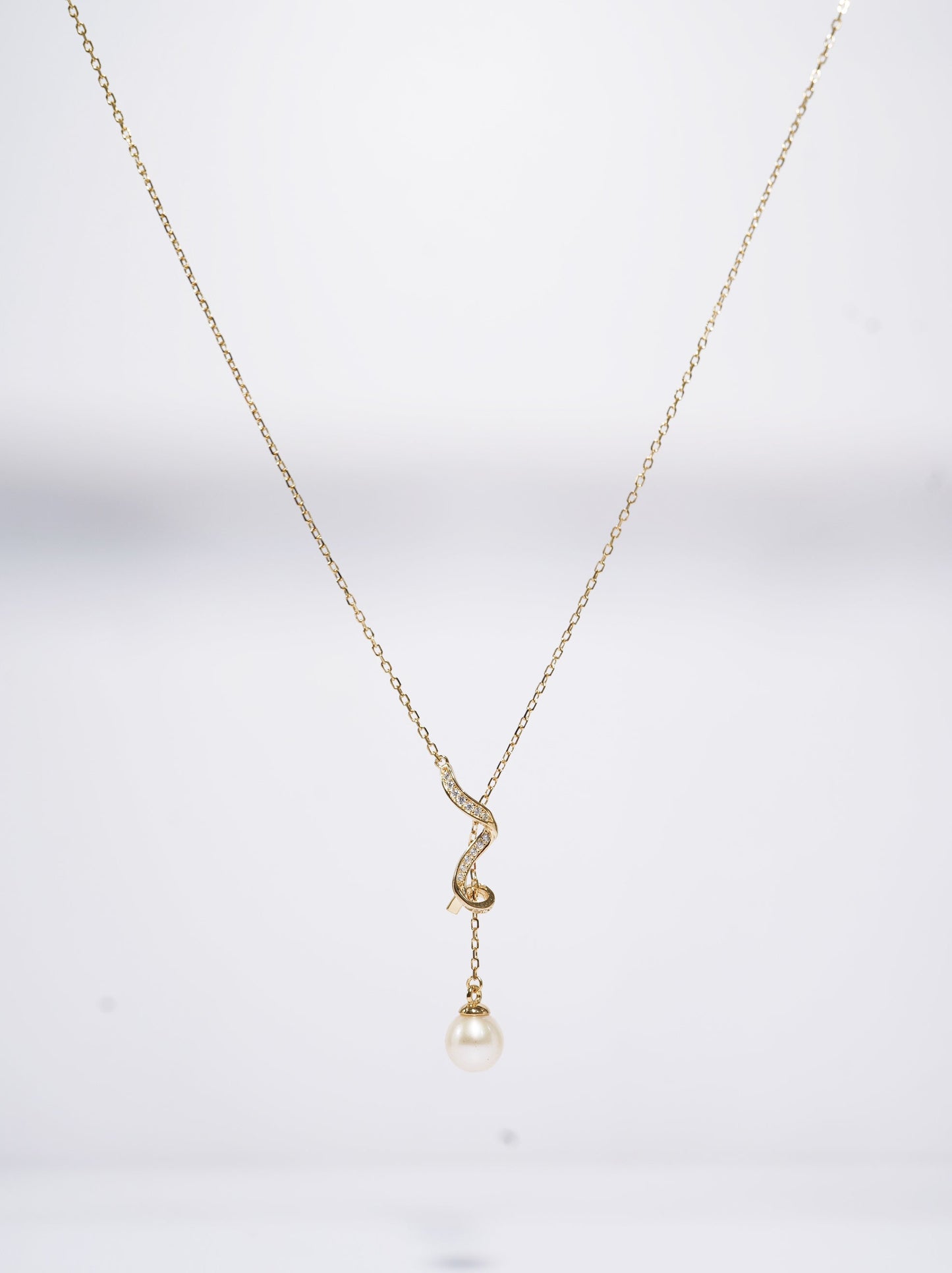 'Sinead' Y-shaped Round Freshwater Necklace