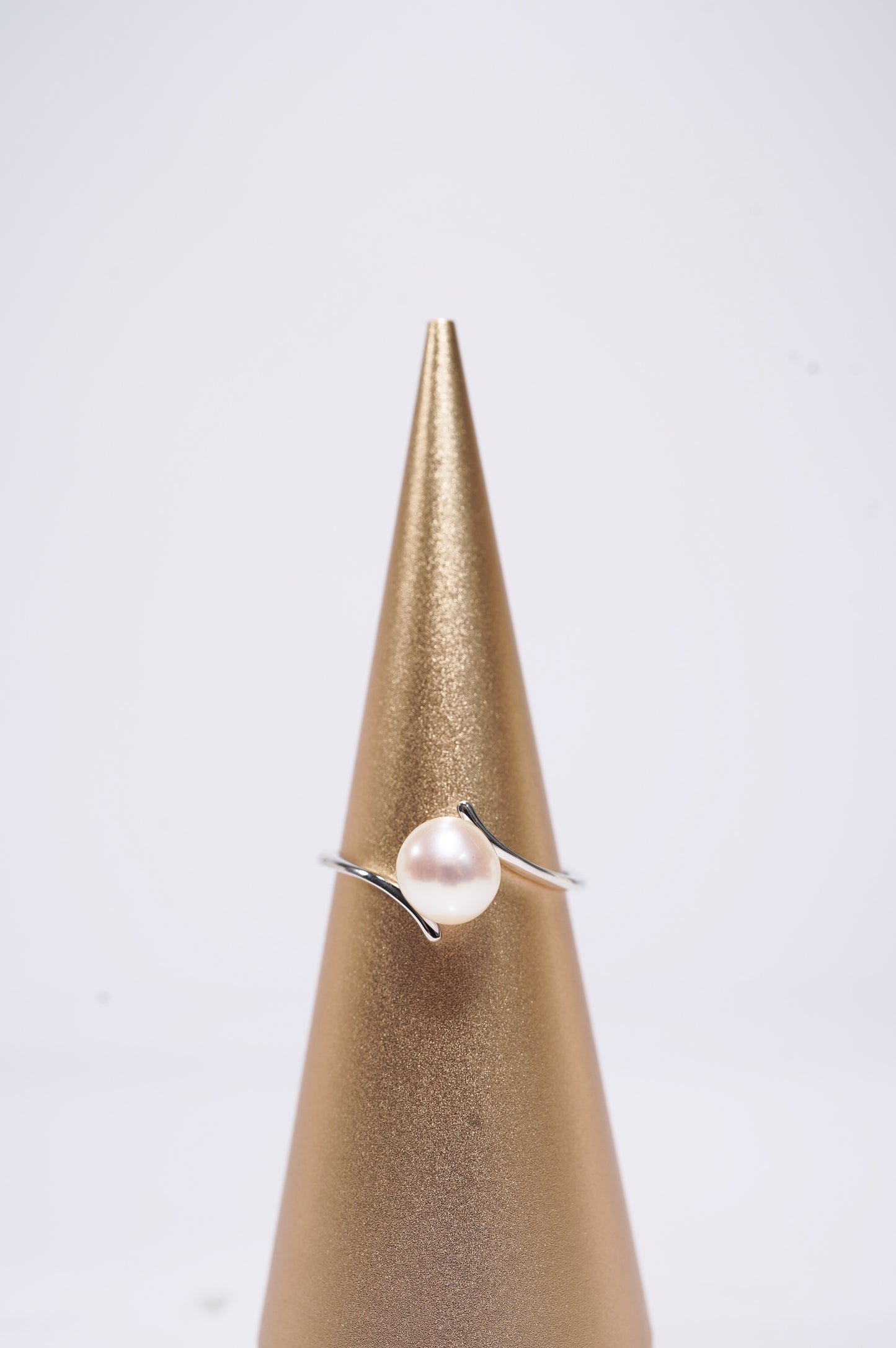 ‘Parallel' Bun Freshwater Pearl Ring