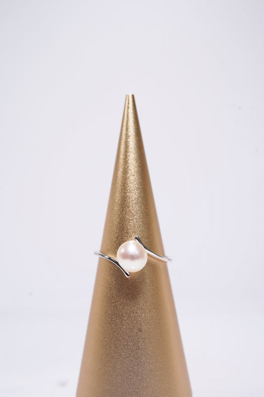 ‘Parallel' Bun Freshwater Pearl Ring