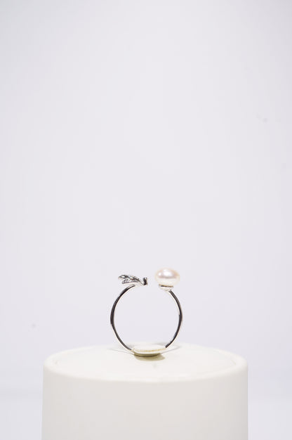 ‘Shining Hearts' Bun Freshwater Pearl Ring
