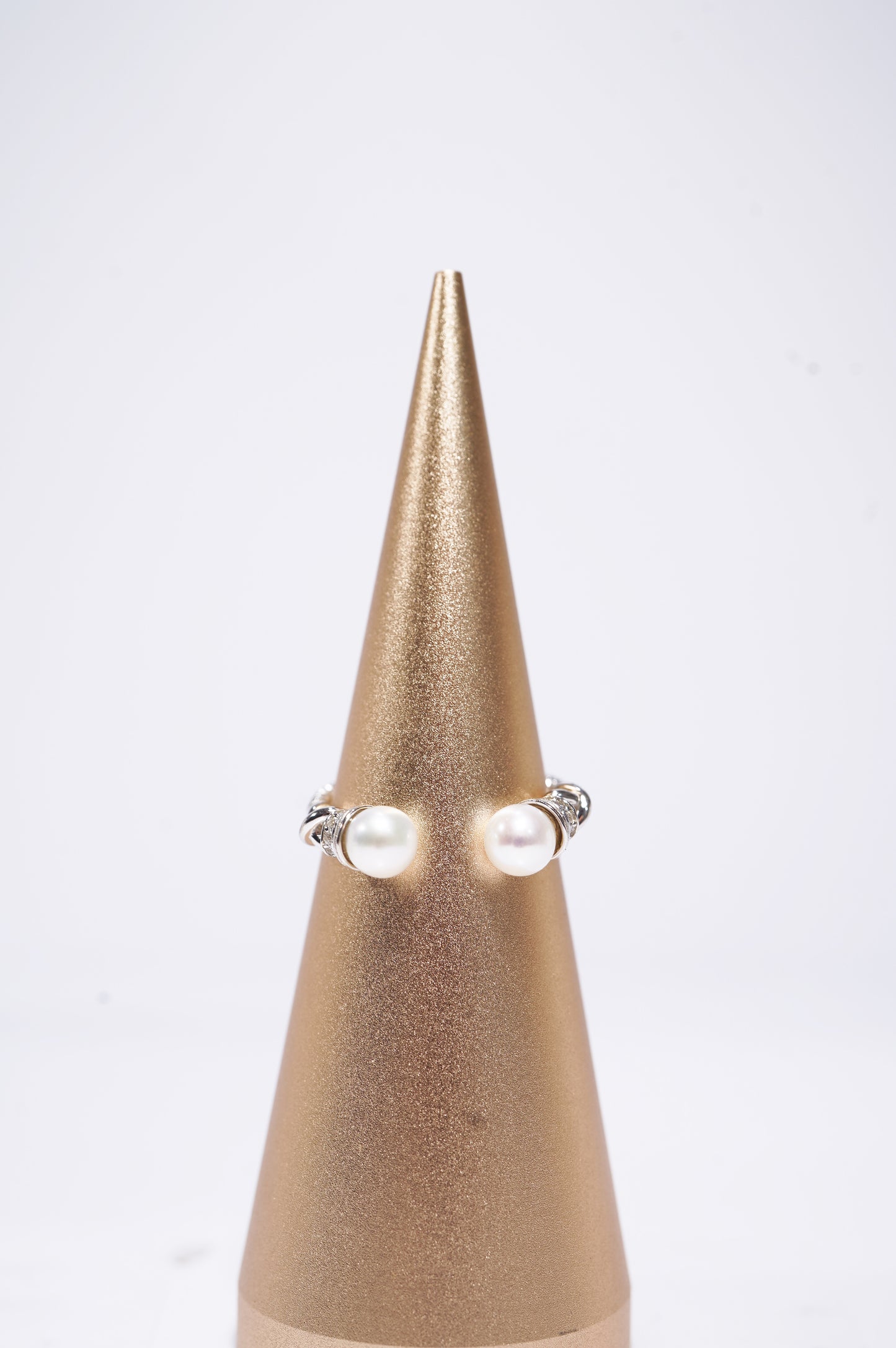 ‘Torch' Round Freshwater Pearl Ring