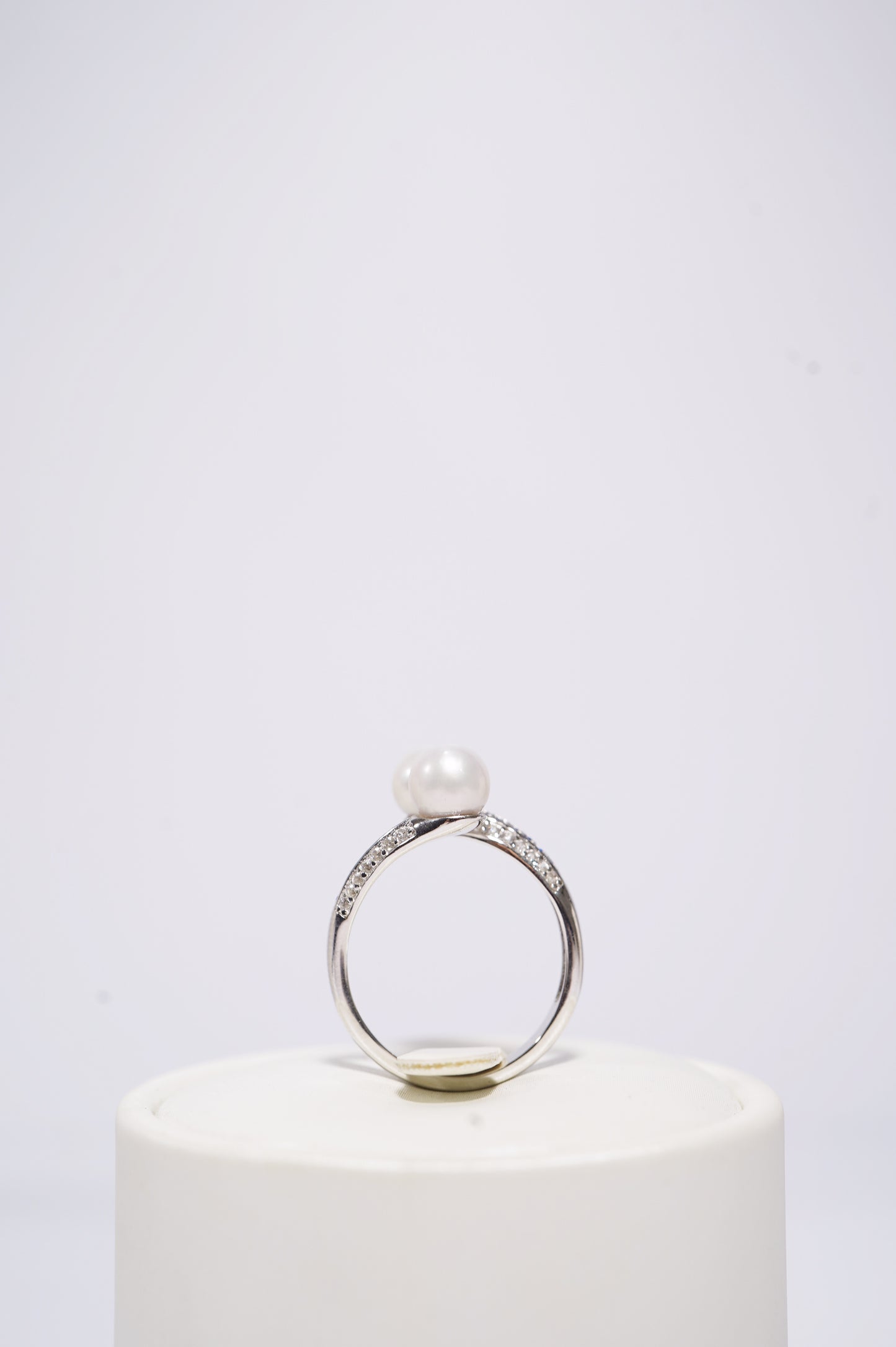 ‘Snake' Round Freshwater Pearl Ring