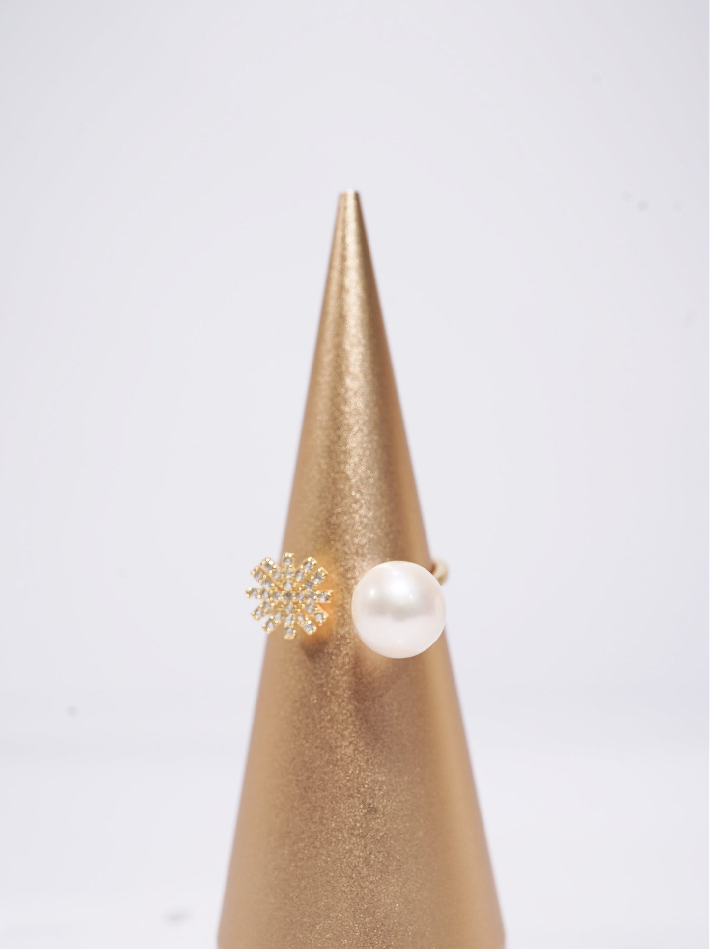 ‘Snowflake' Round Freshwater Pearl Ring