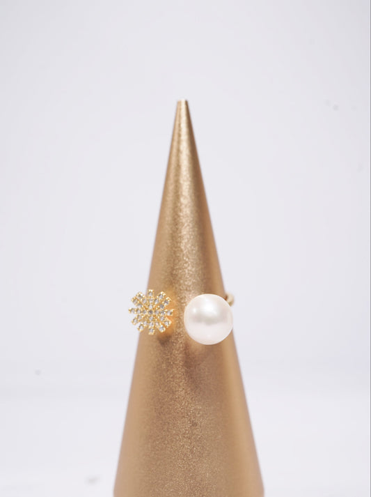 ‘Snowflake' Round Freshwater Pearl Ring