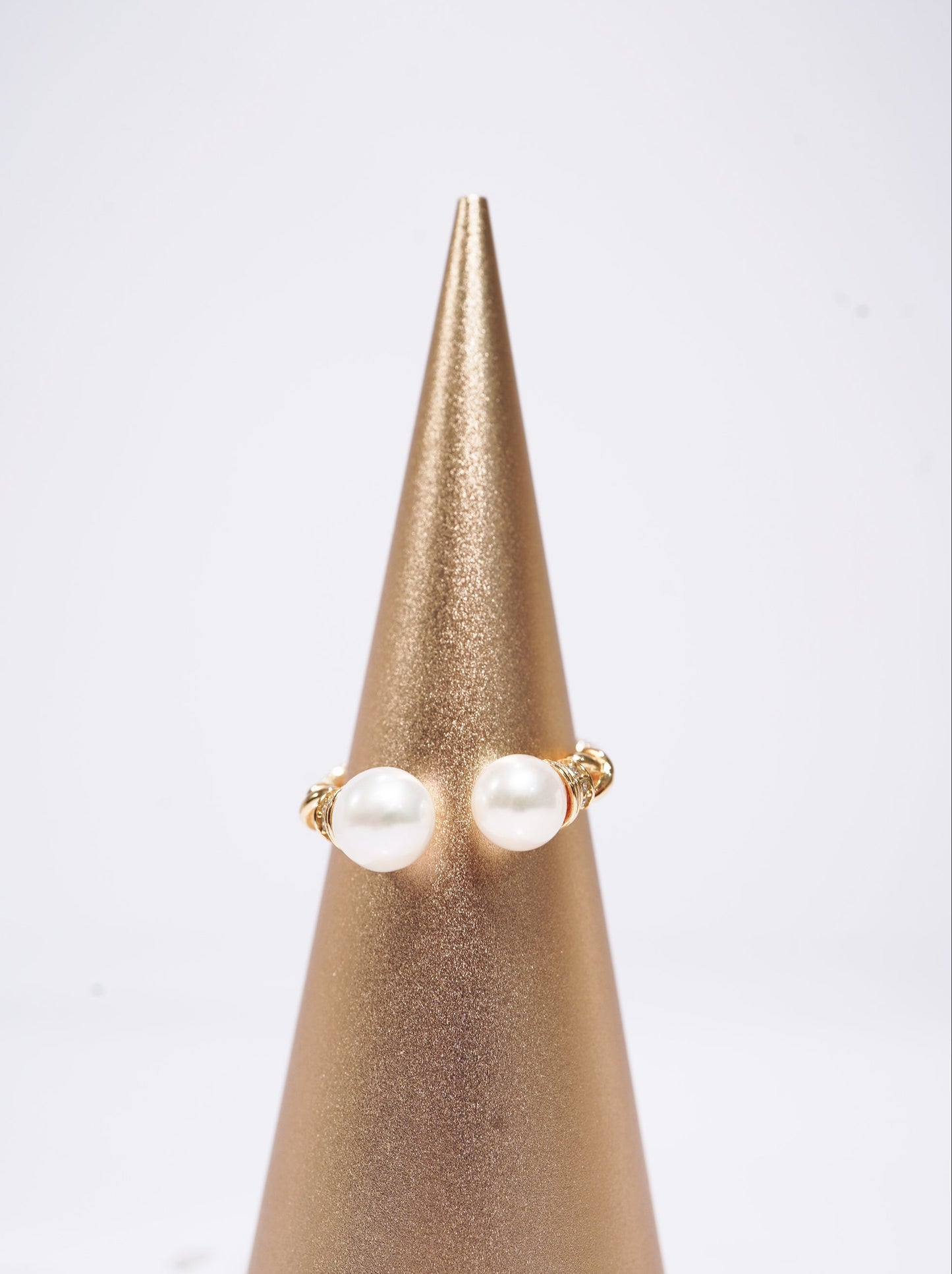 ‘Torch' Round Freshwater Pearl Ring