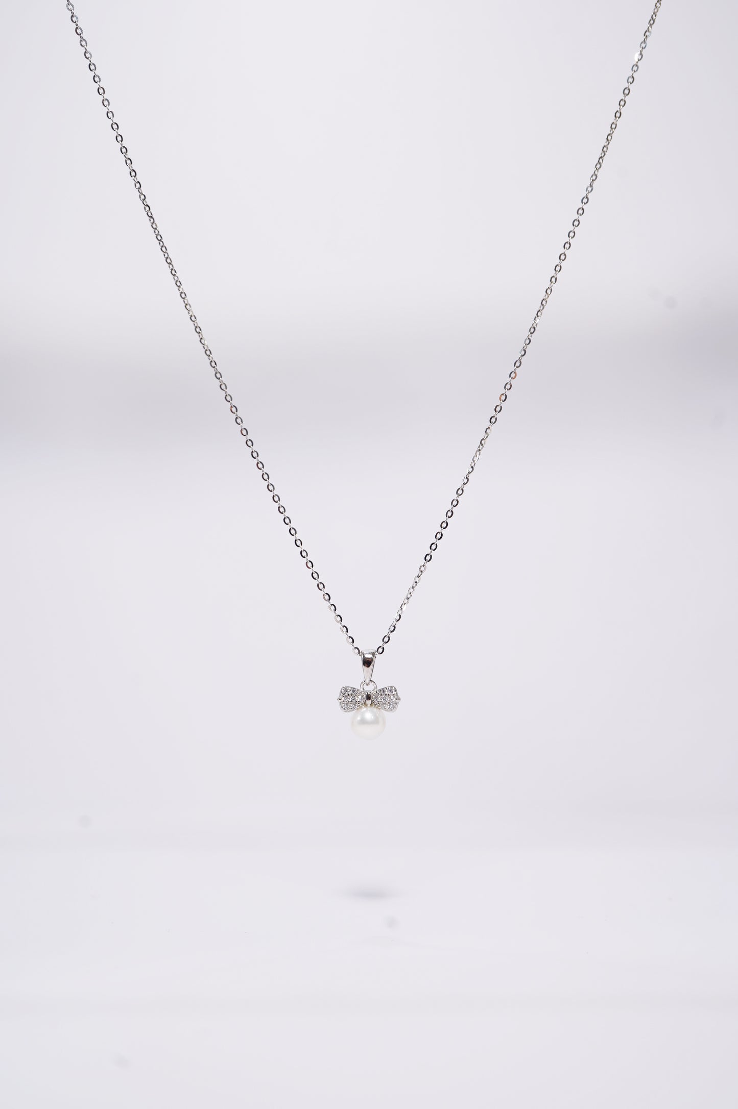 Small Bow-tie Freshwater Pearl Necklace