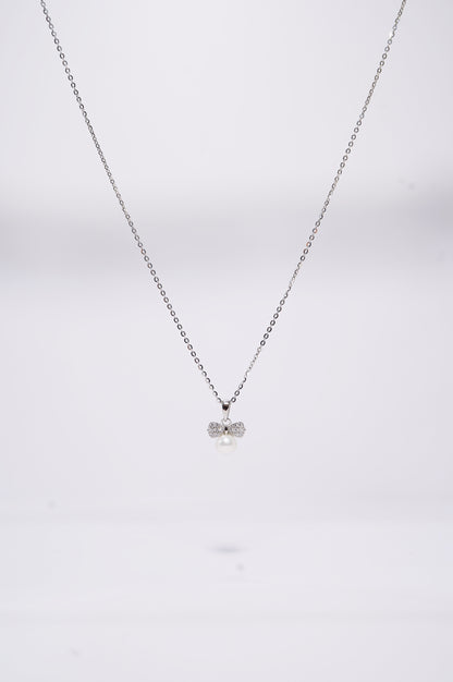 Small Bow-tie Freshwater Pearl Necklace