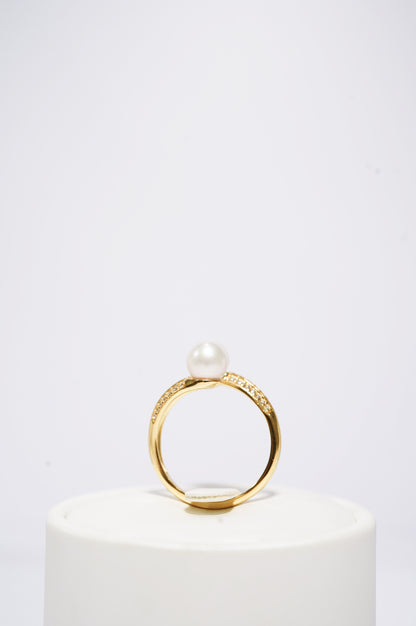 ‘Snake' Round Freshwater Pearl Ring