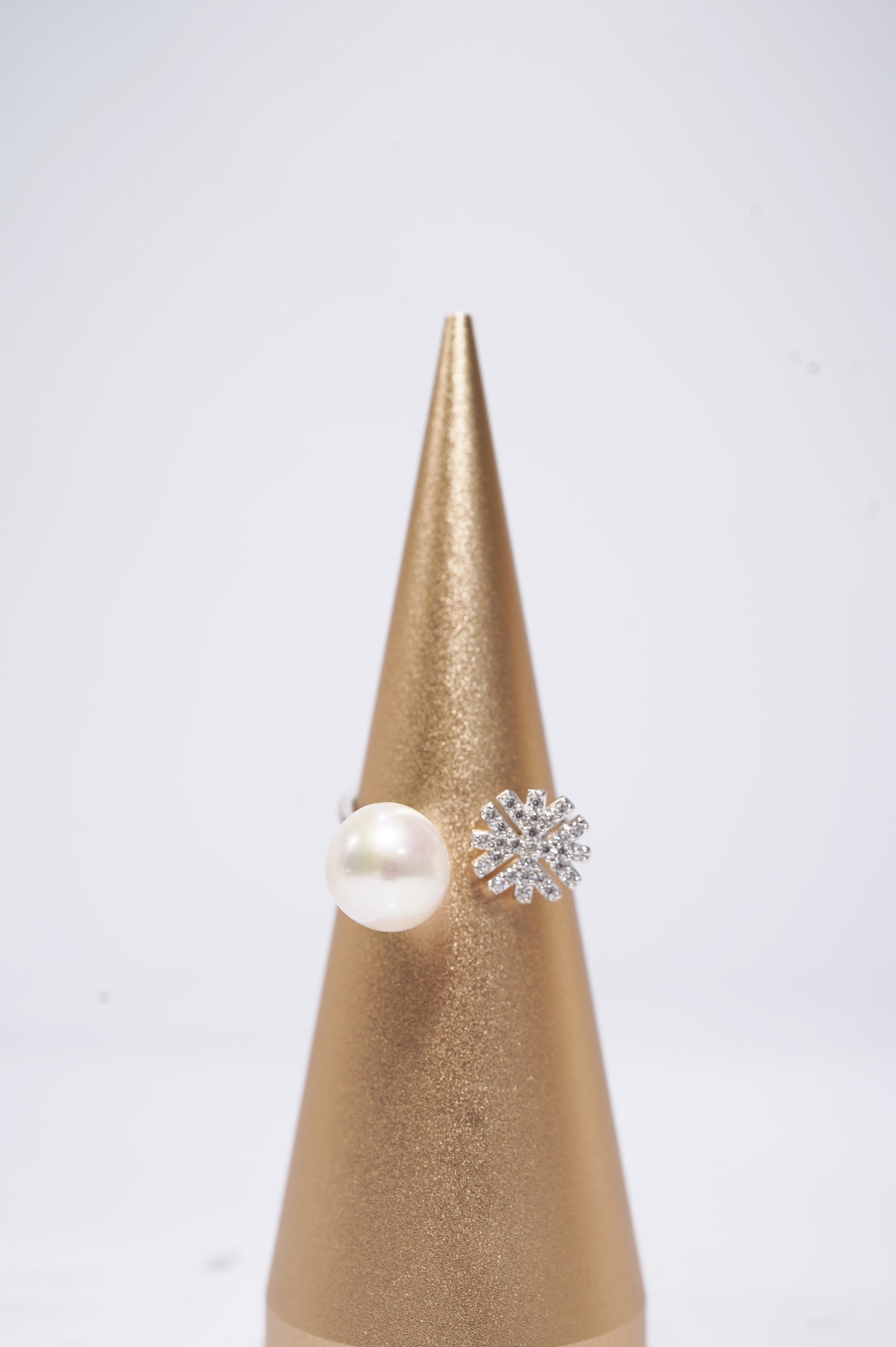 ‘Snowflake' Round Freshwater Pearl Ring