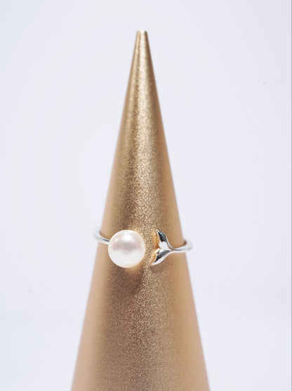 'Mermaid Tail' Bun Freshwater Pearl Ring