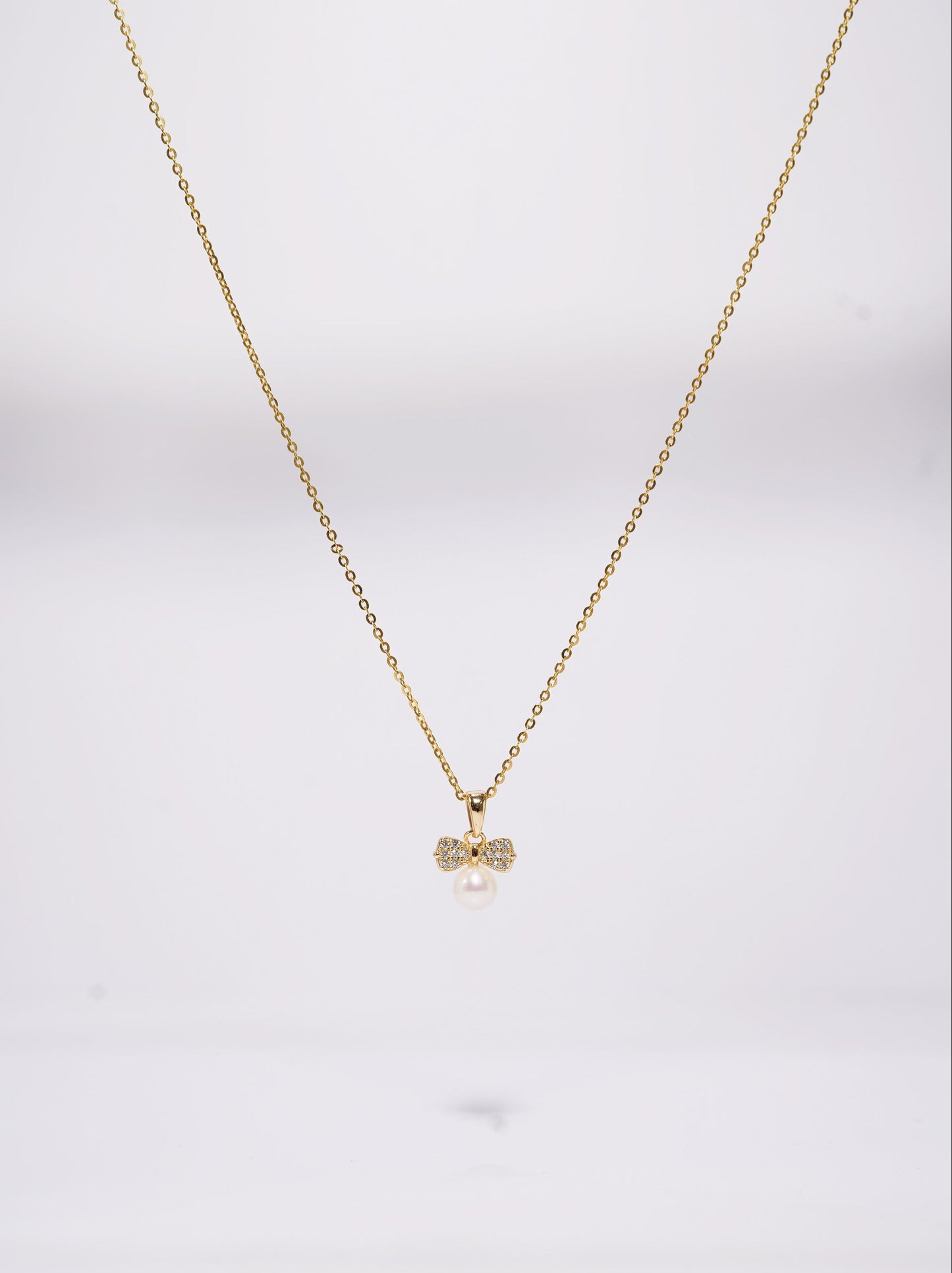 Small Bow-tie Freshwater Pearl Necklace