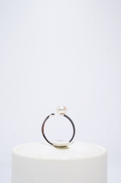 'Mermaid Tail' Bun Freshwater Pearl Ring