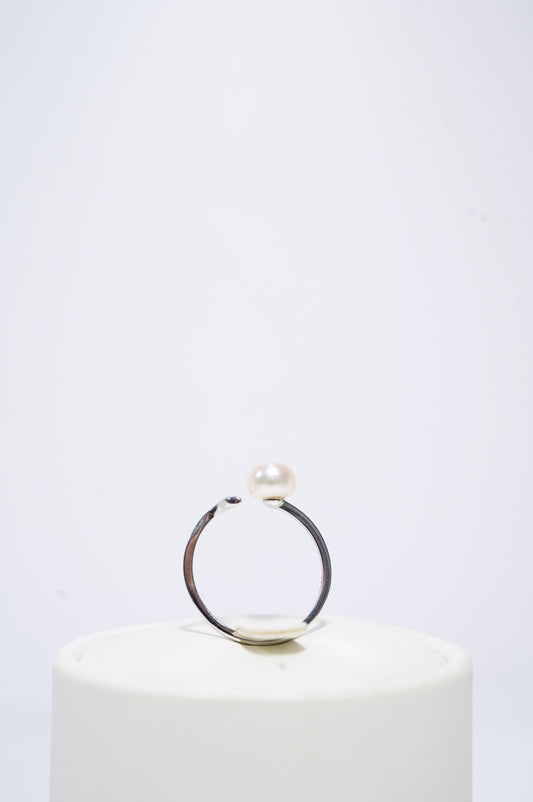 'Mermaid Tail' Bun Freshwater Pearl Ring