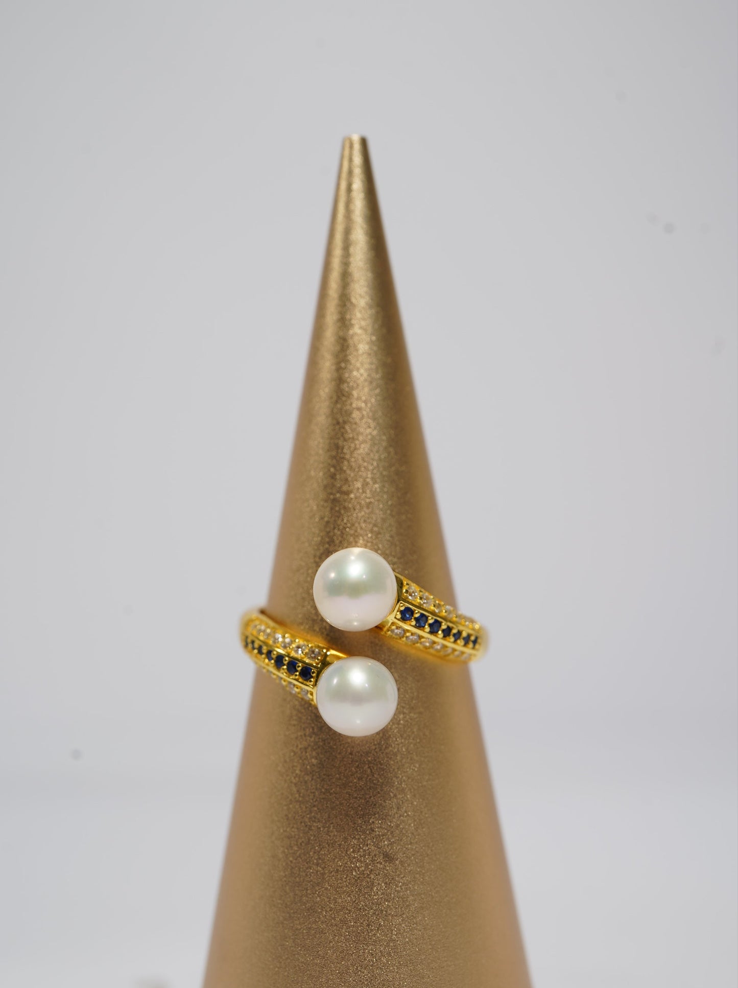 ‘Snake' Round Freshwater Pearl Ring