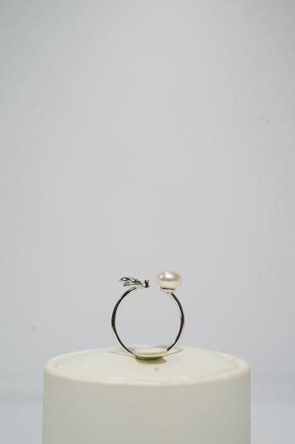 ‘Shining Hearts' Bun Freshwater Pearl Ring